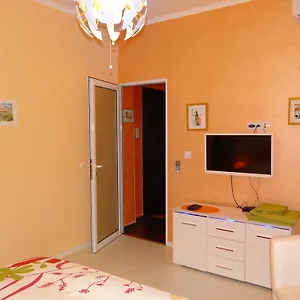 Orange Flower 1 Апартаменты